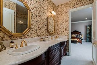 Enlarge photo 35