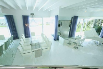 Enlarge photo 125