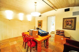 Enlarge photo 75