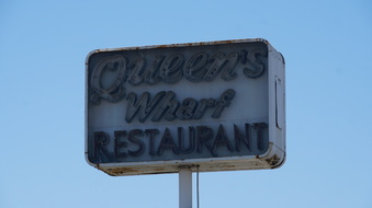 QUEEN'S WHARF RESTAURANT - LONG BEACH