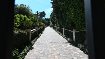 Enlarge photo 2