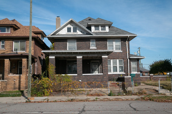 Enlarge photo 102