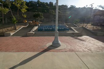 Enlarge photo 128