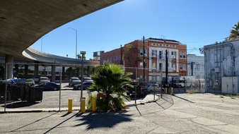 Enlarge photo 100