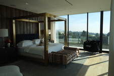 Enlarge photo 76