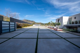 Enlarge photo 56
