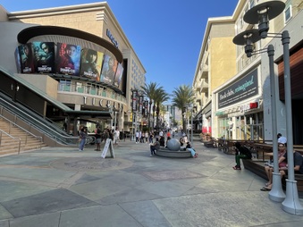The Collection Burbank - AMC Escalators