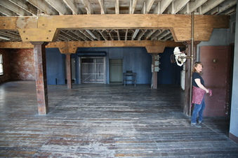 Enlarge photo 13