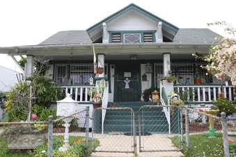Reyes Home