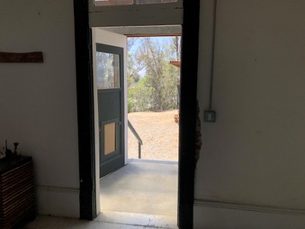 1028 E Cesar Chavez Ave - interiors
