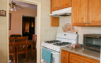 15153 Kingsbury St - Mission Hills