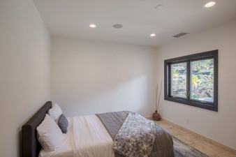 Enlarge photo 49