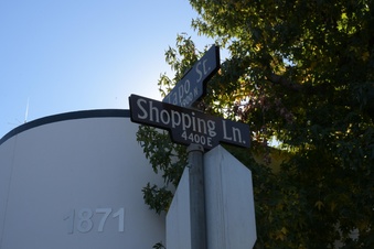 Tapo Street & Shopping Lane