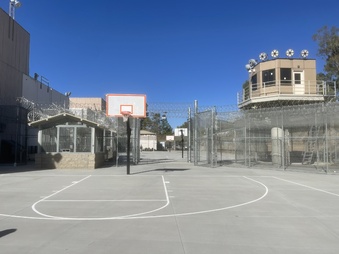 Prison 