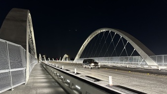 Enlarge photo 64