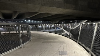 Enlarge photo 35