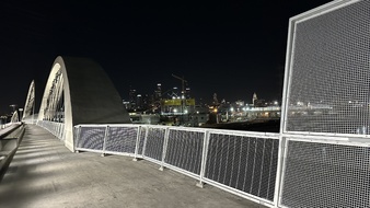 Enlarge photo 58