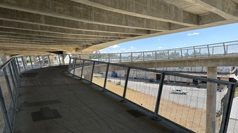 Enlarge photo 117