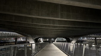 Enlarge photo 32