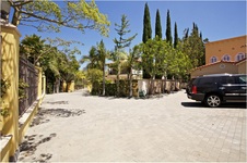 Enlarge photo 176