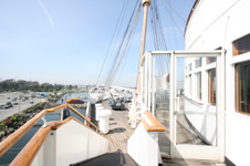 Enlarge photo 105