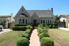 1153 S Point View St Carthay Square