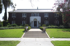 Int/Ext Sorority House