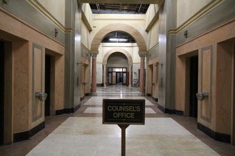 Int Courtroom/Hallway