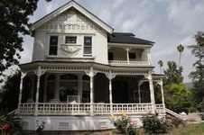 939 N Hill Ave