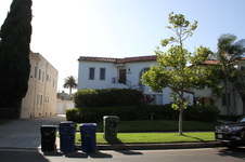 1147 S Hayworth Ave