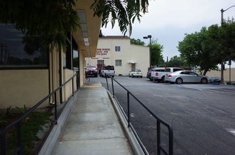 Everest Burger, Altadena