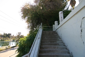 Enlarge photo 100