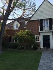 10024 Toluca Lake
