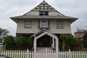 10505 S. Westmoreland Ave.