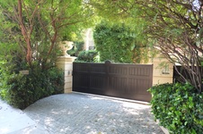 909 Hartford Way