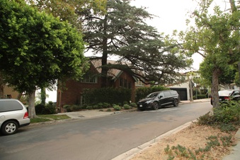 Cromwell Ave @ Amesbury Rd
