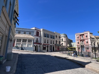 Universal lot