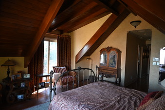 Enlarge photo 69