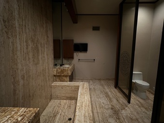 Enlarge photo 33