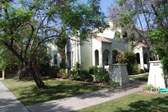 830 Las Palmas