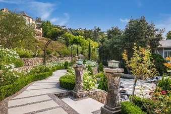 Enlarge photo 106
