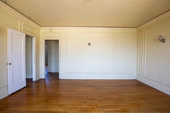 Enlarge photo 137