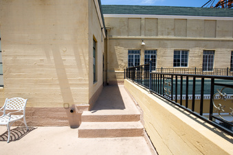Enlarge photo 77
