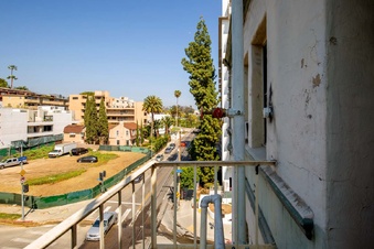 Enlarge photo 44