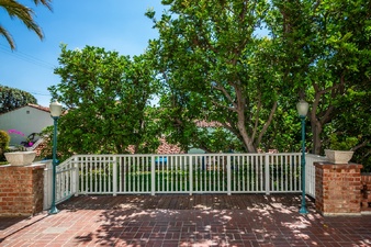 Enlarge photo 52