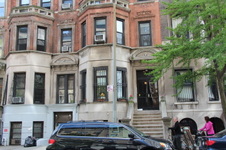 ***334 W 89 St