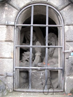 Enlarge photo 12