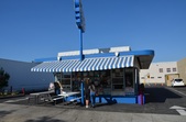 DRIVE-THRU RESTAURANT PARKING LOT