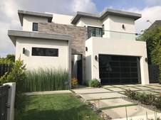 Erik Nuri's Modern House