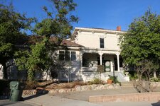 LONNIE'S COMMUNE HOUSE